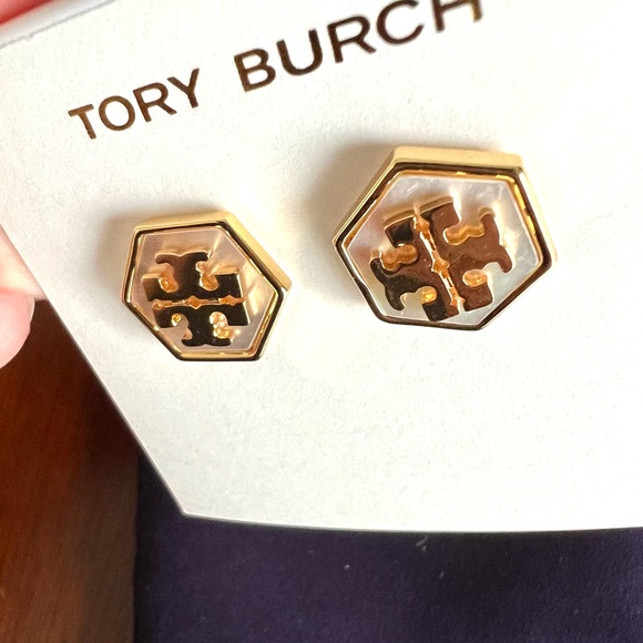 NWT Tory Burch Kira Hexagonal Stud Earrings MOP - Picture 4 of 6
